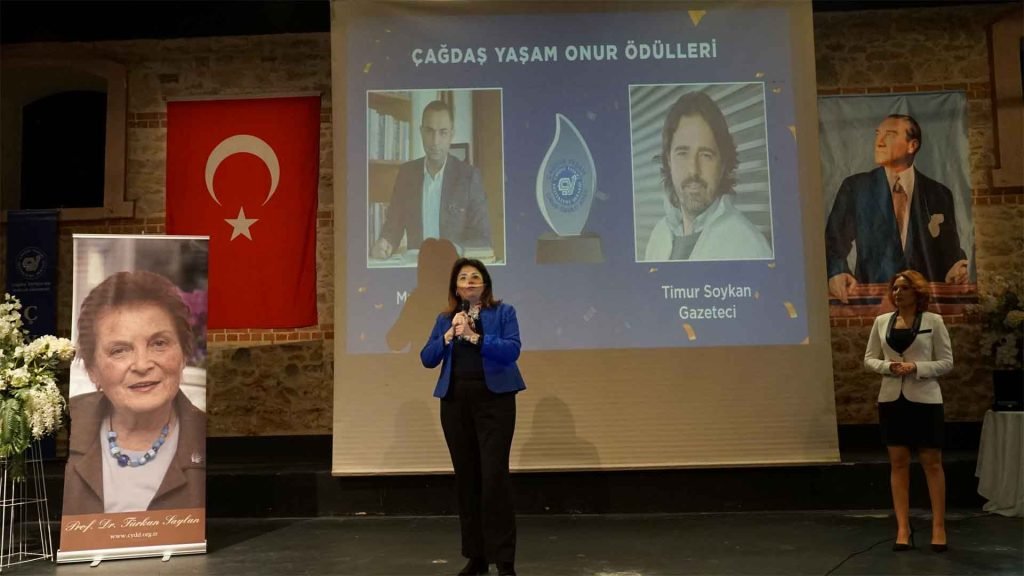 The Owners of the Contemporary Life Honorary Award are Timur Soykan and Murat Ağırel (4)