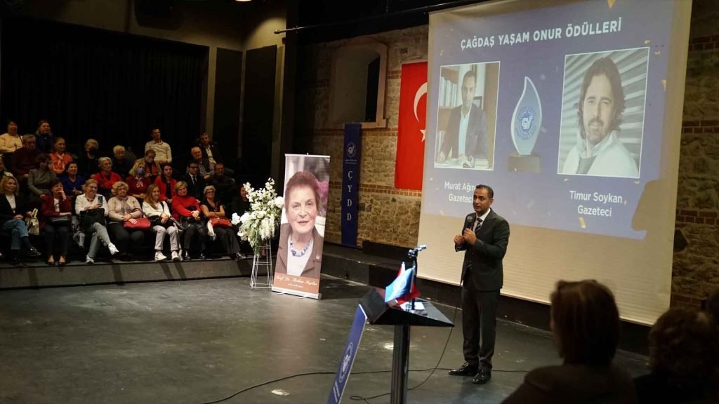 The Owners of the Contemporary Life Honorary Award are Timur Soykan and Murat Ağırel (9)