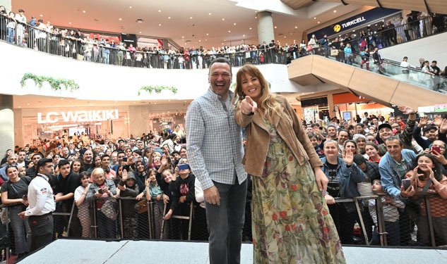 Hava Muhalefeti Film Premiere in Izmir Ali Sunal, Doğa Rutkay (1)