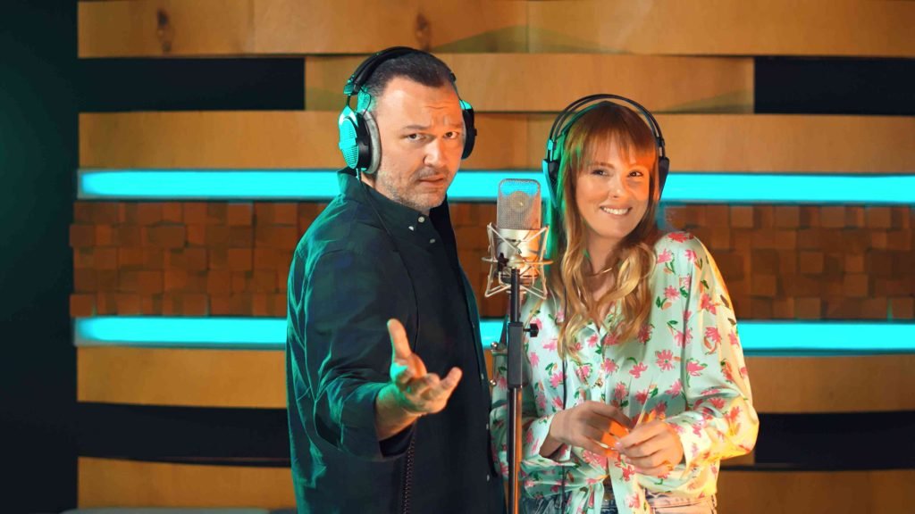 Sevmedim Hayatı Video Clip Ali Sunal ile Doğa Rutkay Hava Muhalefeti Turkish Movie (1)