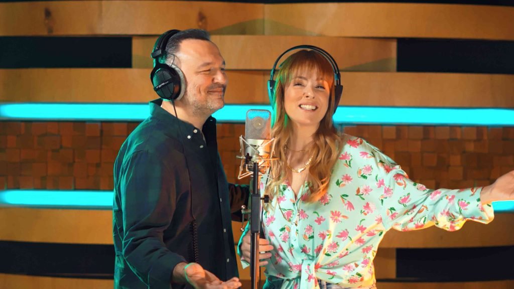 Sevmedim Hayatı Video Clip Ali Sunal ile Doğa Rutkay Hava Muhalefeti Turkish Movie (5)