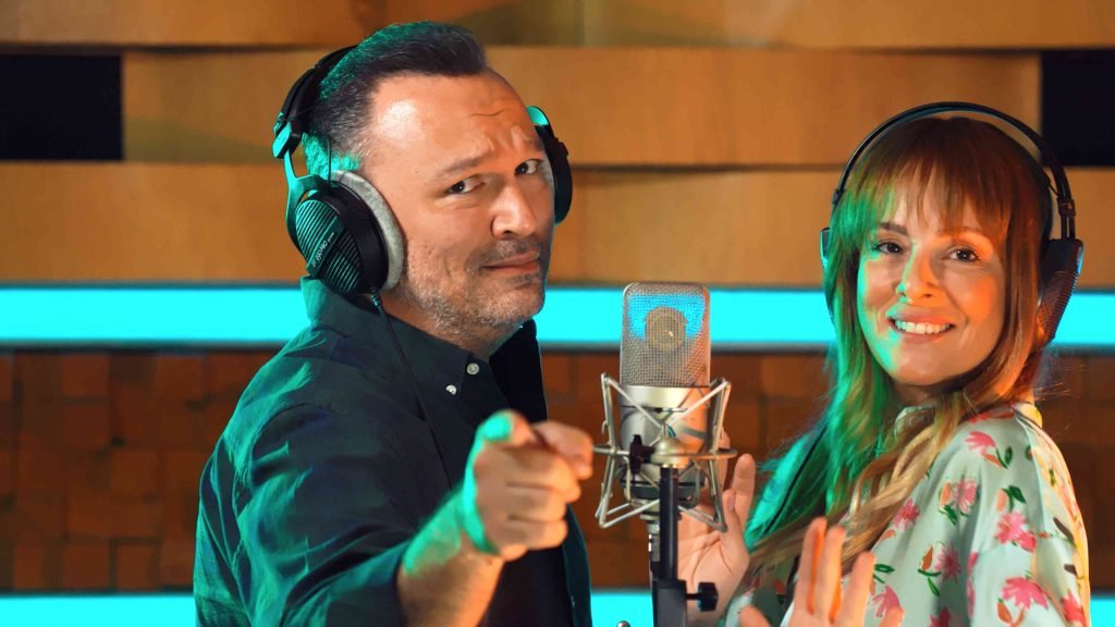 Sevmedim Hayatı Video Clip Ali Sunal ile Doğa Rutkay Hava Muhalefeti Turkish Movie (6)