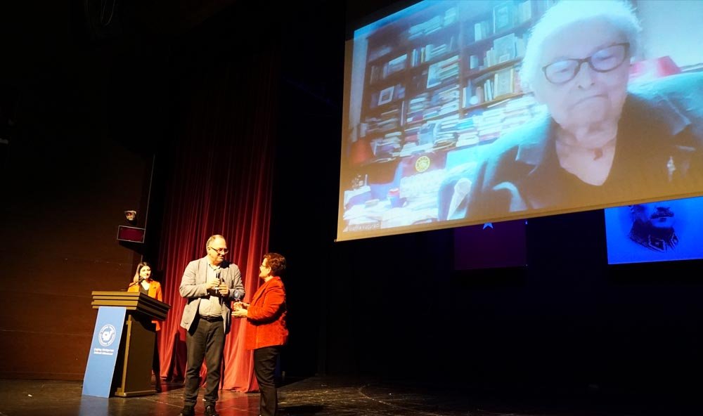 The Contemporary Life 17th Republic Award was given to Prof. Dr. İoanna Kuçuradi (2)