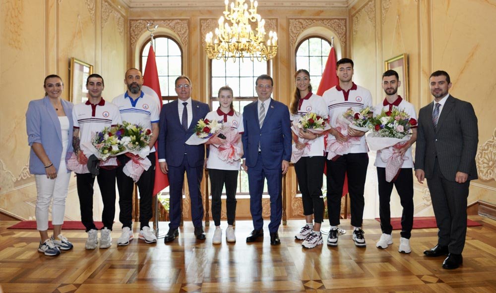 Ekrem İmamoğlu Hosted The Athletes Of Istanbul Metropolitan Municipality Sports Club (3)