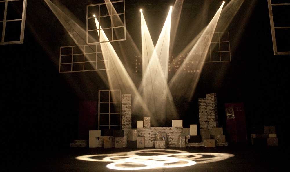 Theater and Politics The Political Significance of Performing Arts (2)