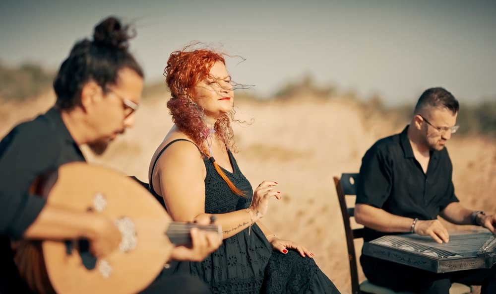 Grup Kehribar Introduces Deli Kız To Music Enthusiasts With Its Gentle Melodies! (2)