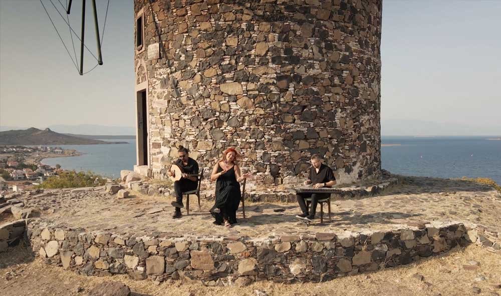 Grup Kehribar Introduces Deli Kız To Music Enthusiasts With Its Gentle Melodies! (4)