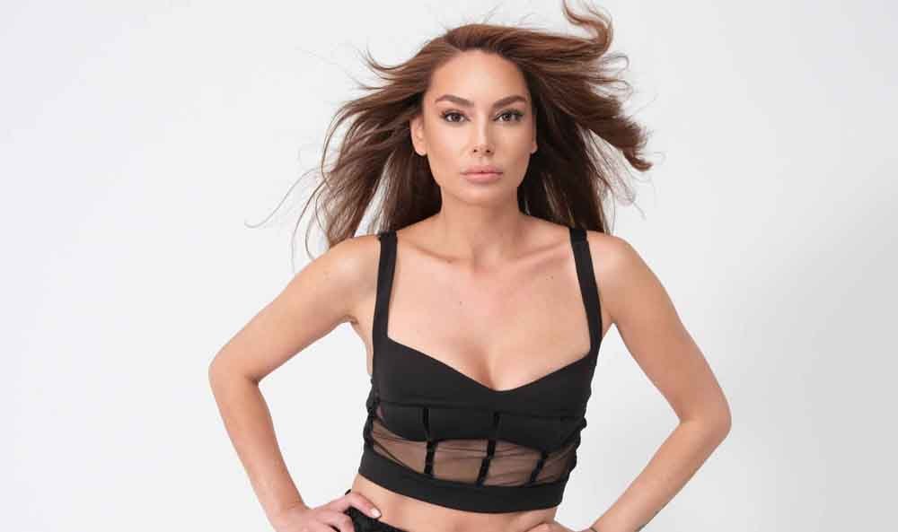 Lyrics And Music By Zeki Güner Meet Günsu İnce's 'gel' (2)